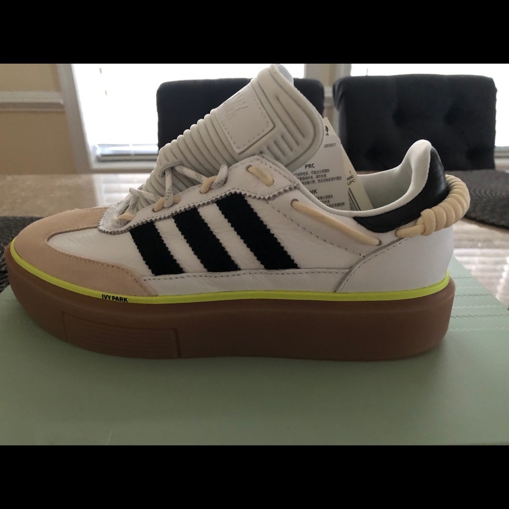 ✨NEW ✨Ivy Park Sneakers